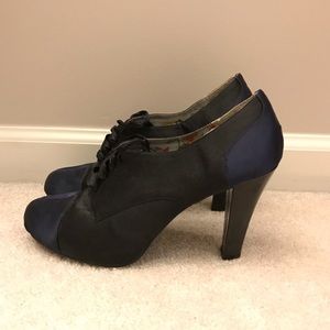 Madden Girl Oxford Pumps | Black & Blue Satin